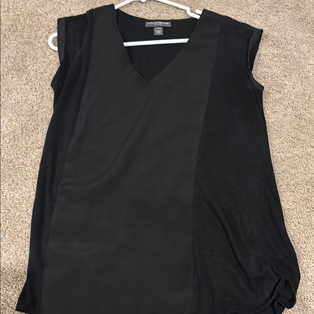 A Pea in the Pod Black Asymmetrical Sleeveless Blouse
